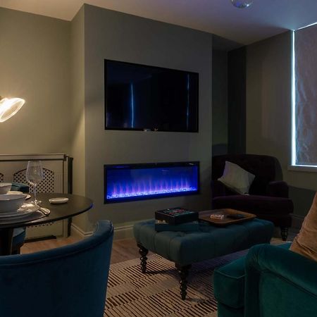 Beautiful Modern 1 Bedroom Apartment, City Centre บาธ ภายนอก รูปภาพ