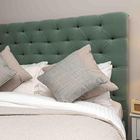 Beautiful Modern 1 Bedroom Apartment, City Centre บาธ ภายนอก รูปภาพ