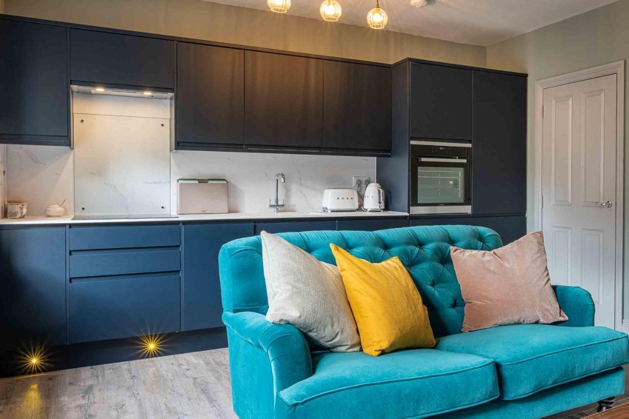 Beautiful Modern 1 Bedroom Apartment, City Centre บาธ ภายนอก รูปภาพ
