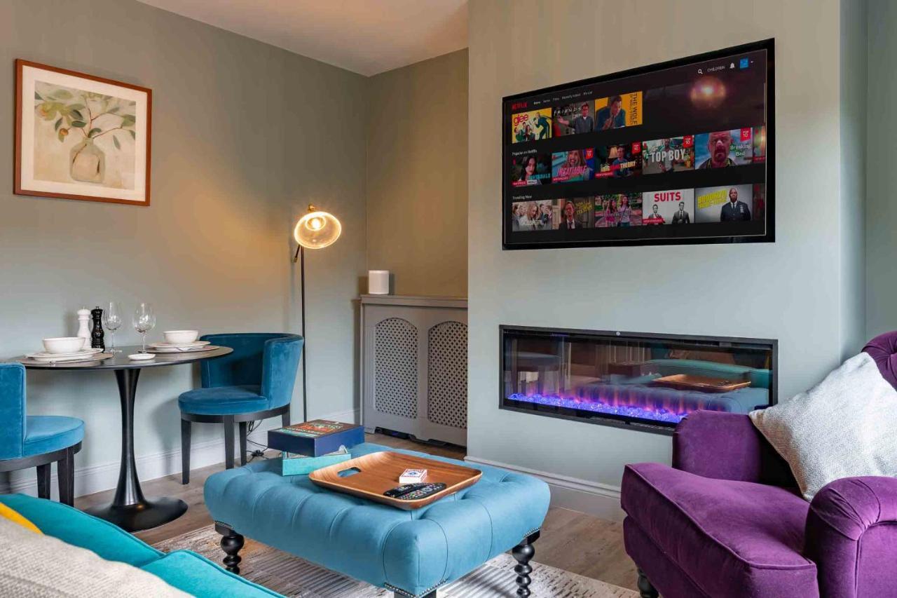 Beautiful Modern 1 Bedroom Apartment, City Centre บาธ ภายนอก รูปภาพ
