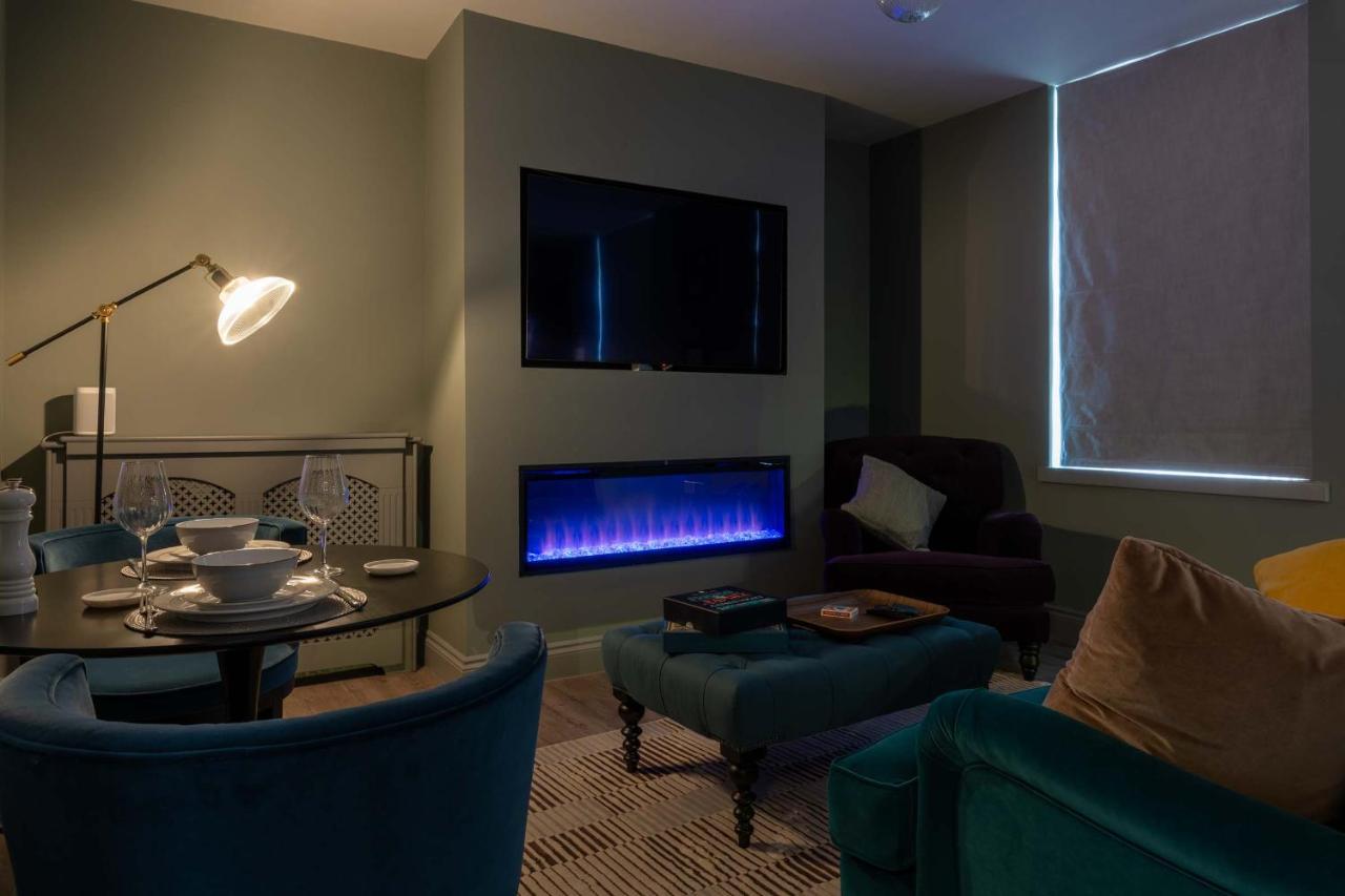 Beautiful Modern 1 Bedroom Apartment, City Centre บาธ ภายนอก รูปภาพ