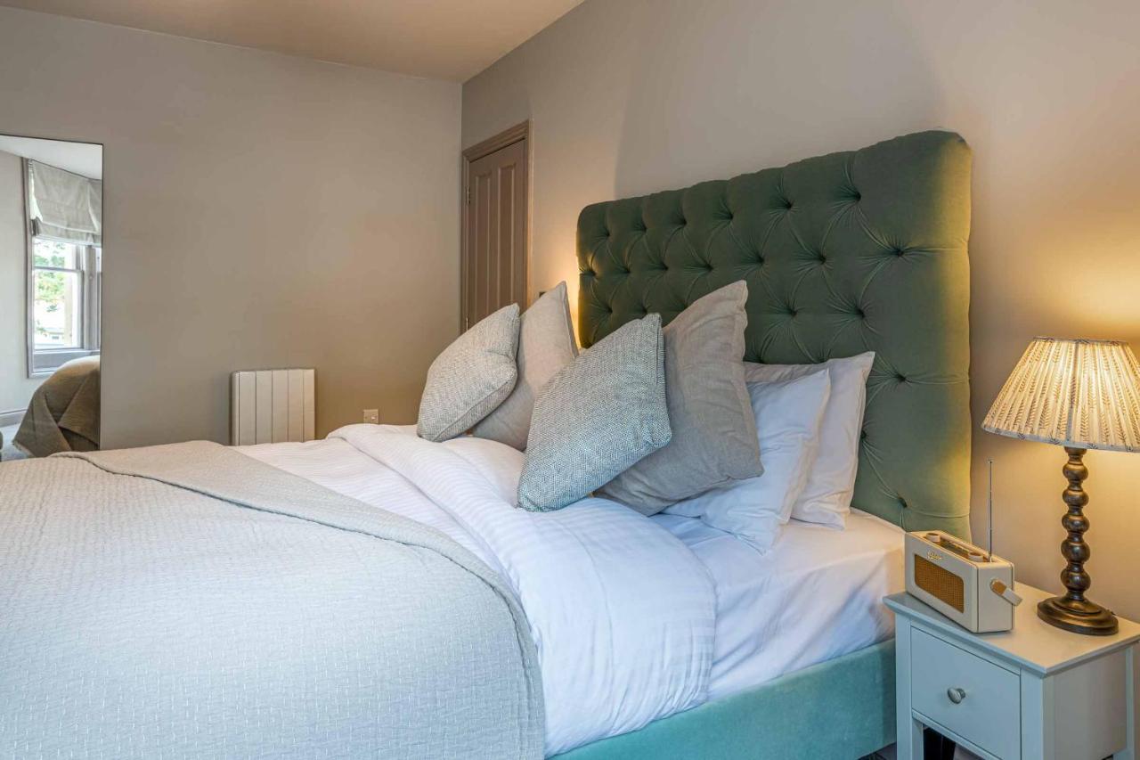 Beautiful Modern 1 Bedroom Apartment, City Centre บาธ ภายนอก รูปภาพ