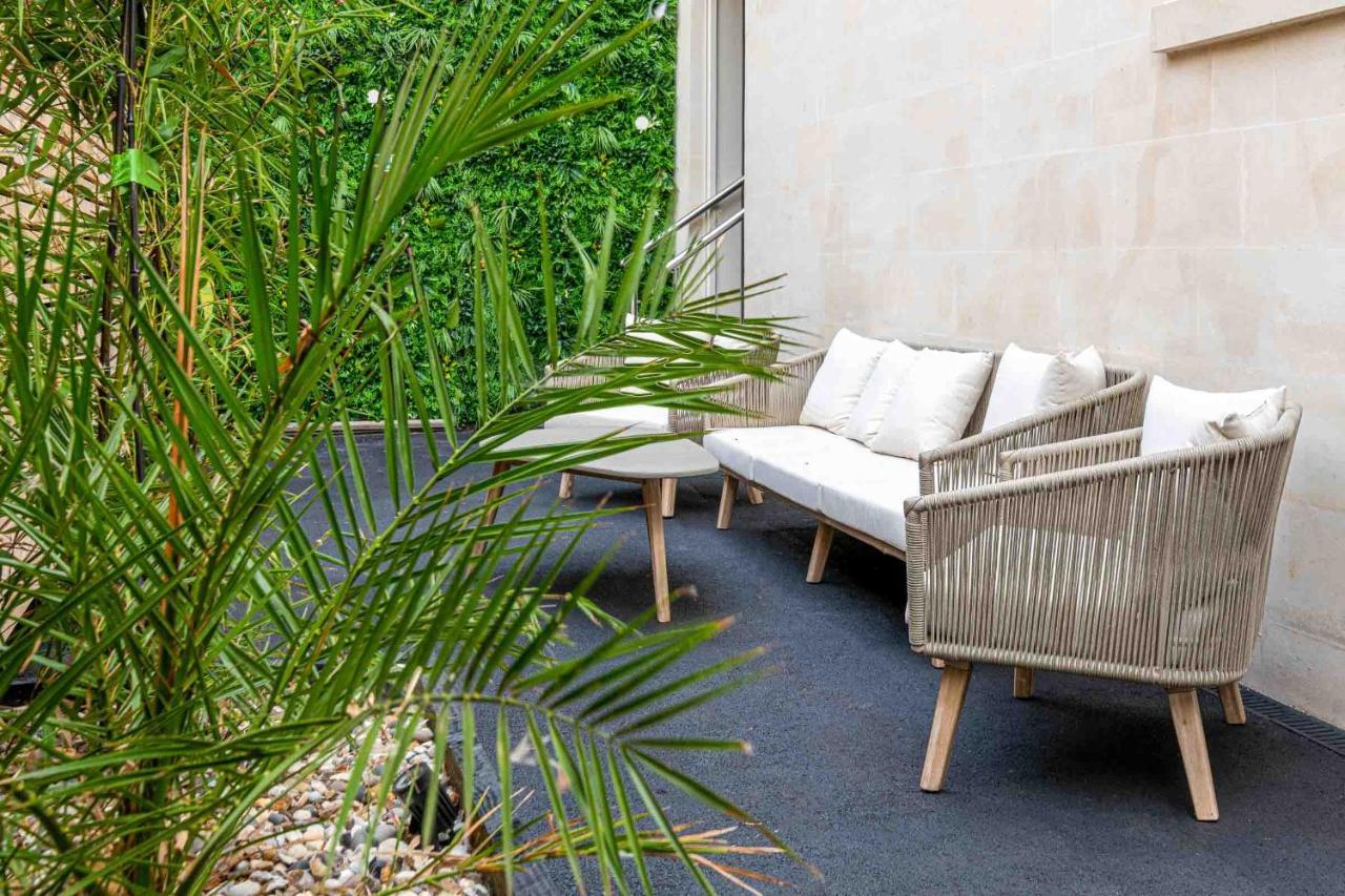 Beautiful Modern 1 Bedroom Apartment, City Centre บาธ ภายนอก รูปภาพ